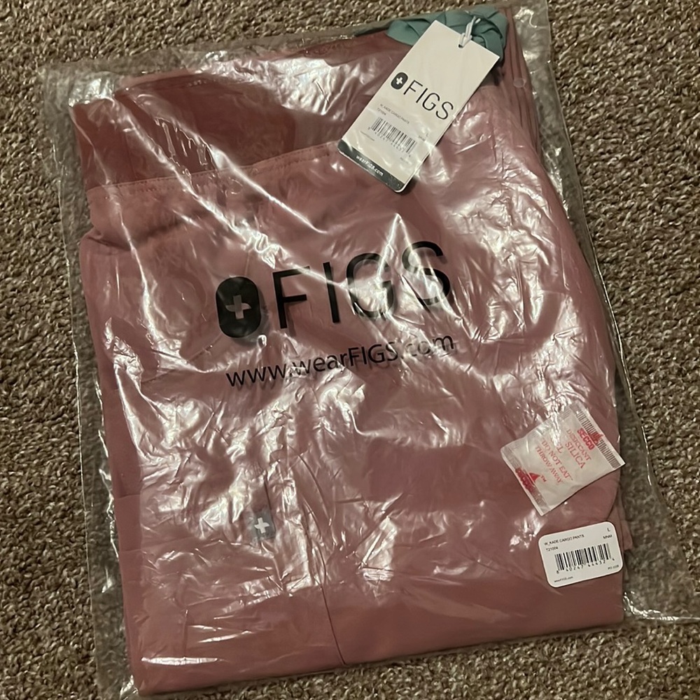 NWT Mineral Mauve Kade Figs scrub pant